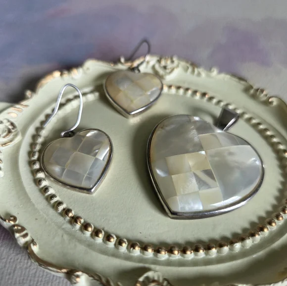 Mother of Pearl Heart Drop Earrings & Pendant in 925 Sterling Silver LUC - Picture 13 of 16